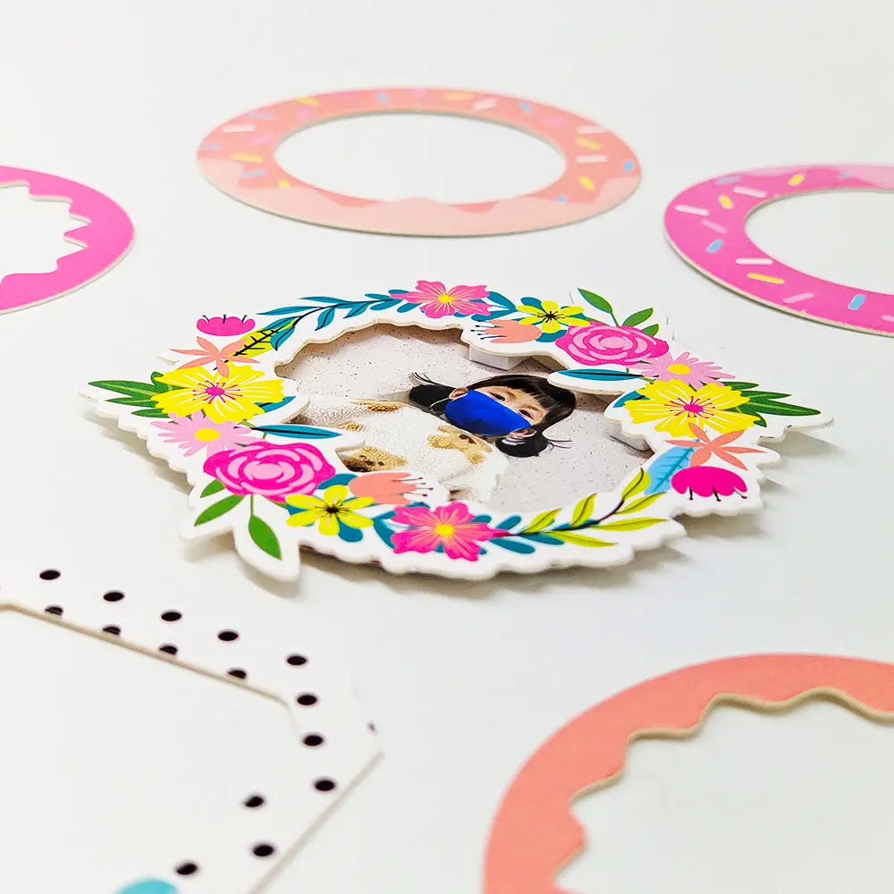 Cute Sweet Wind Gold Stamping Photo Frame Cardboard Sticker Album Journal 12 Pieces Keep Adore